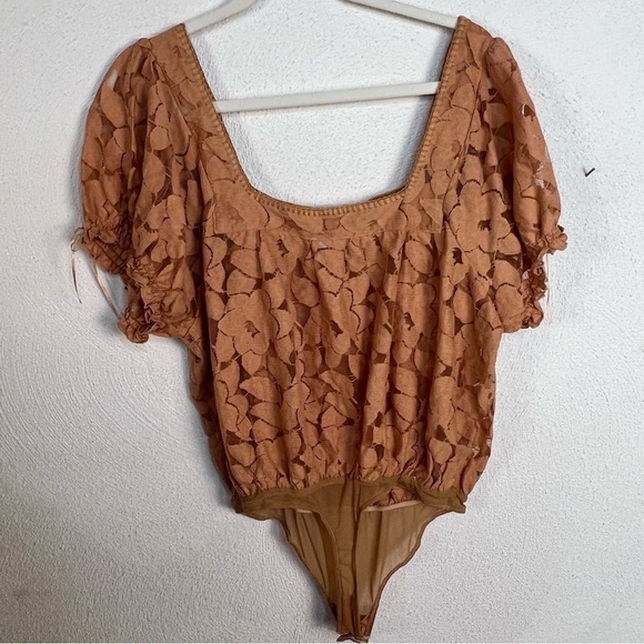 Free People Peach Lace Inset Puff Sleeve Bodysuit Women’s Medium - Picture 4 of 4